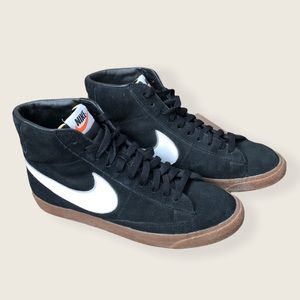 Nike Blazer Mid ‘77 Black Suede Gumsole Sneakers